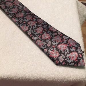 Men’s bench mark tie
